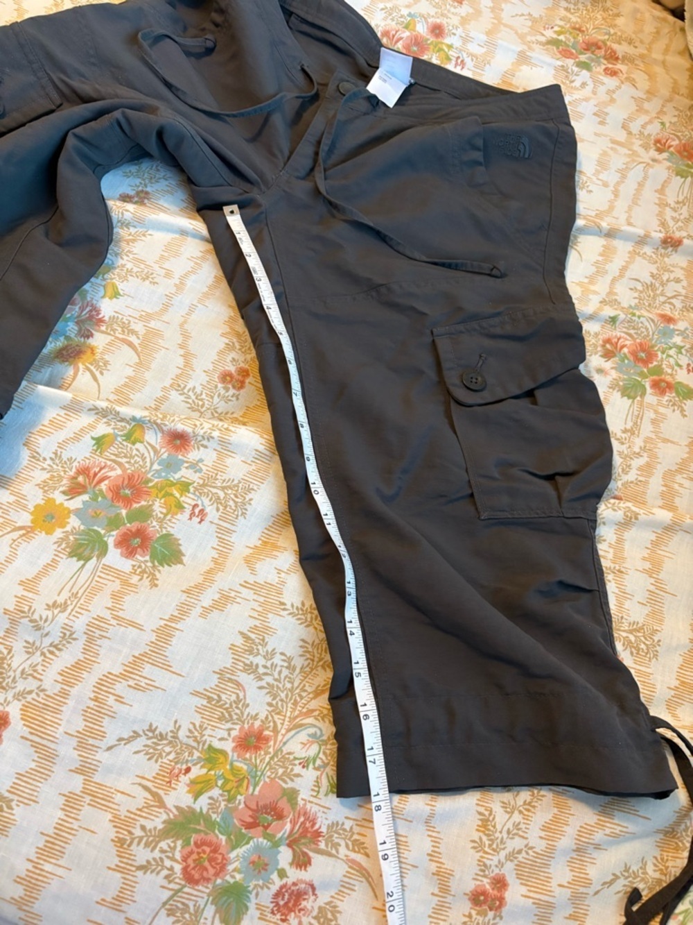 The North Face TNF Women's Pants Size
8 Blue/Gray Cargo Capri 100% Nylon - Picture 13 of 14